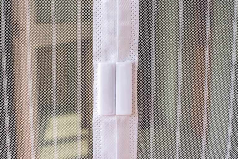 Виды москитных сеток для окон, качелей и беседок — интернет-магазин ТЕНТ-МАРКЕТ