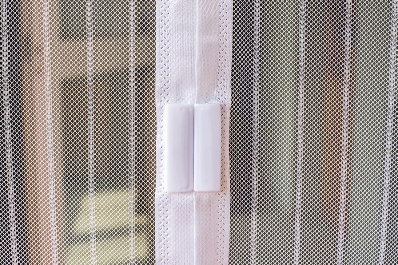 Виды москитных сеток для окон, качелей и беседок — интернет-магазин ТЕНТ-МАРКЕТ