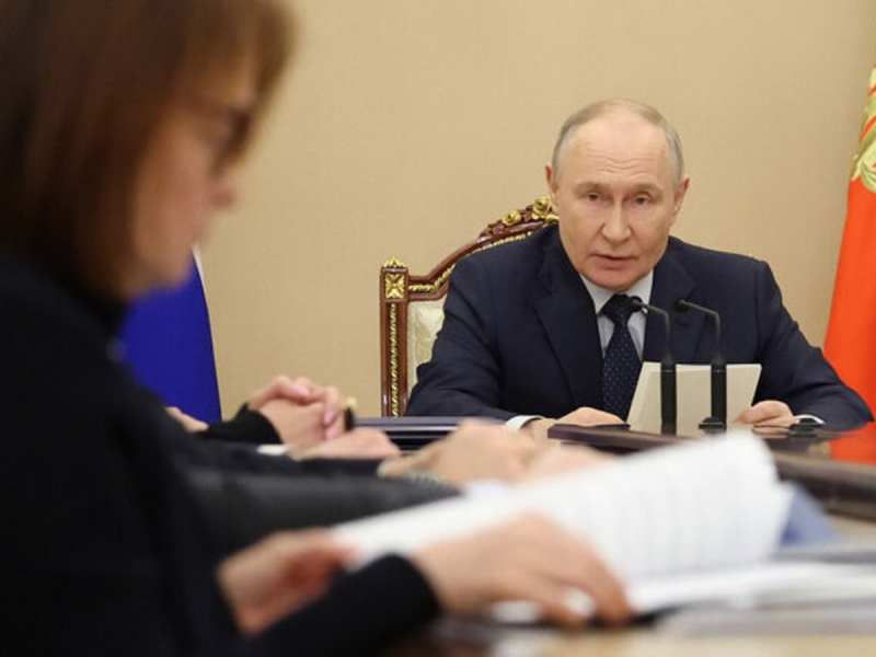 Путин созвал срочное совещание в Кремле: о каких угрозах шла речь