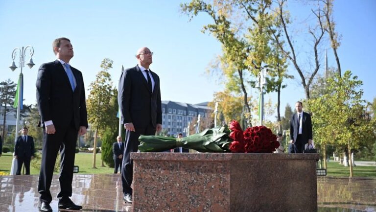 Дмитрий Чернышенко поздравил россиян с Днем Победы