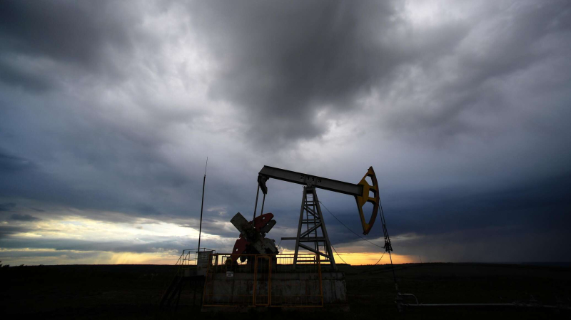 Нефть резко подешевела на мировых рынках