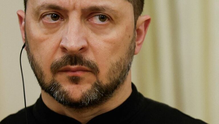 «Разыгрывает карту терроризма»: на Западе ужаснулись решением Киева в канун Дня Побед