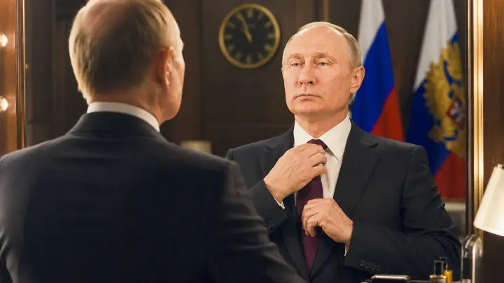 Вот это кадры! Путин вышел на связь из самого секретного зала Кремля. Здесь даже министры сдают телефоны