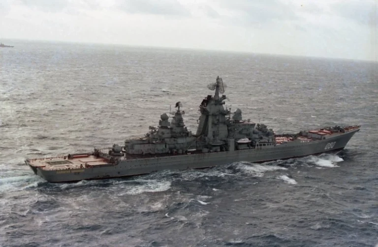 Самый крупный корабль ВМФ России приступил к завершающему этапу испытаний